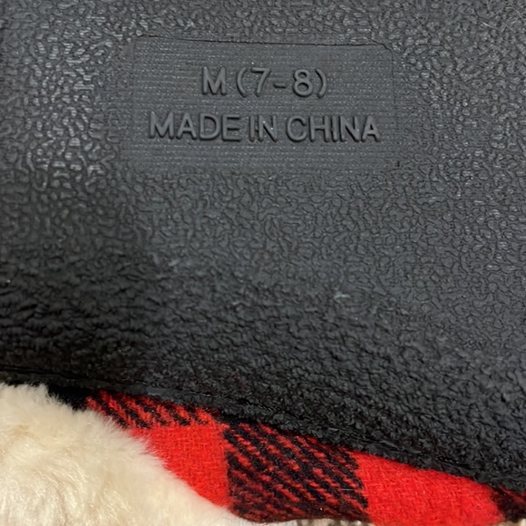 KOHLS slippers 🖤 - Picture 3 of 4